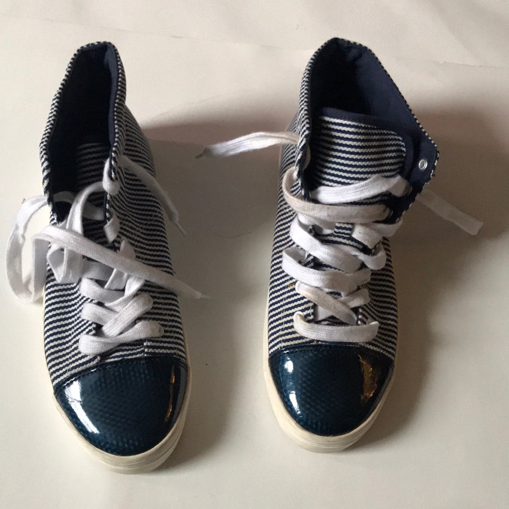 Lands End sneaker